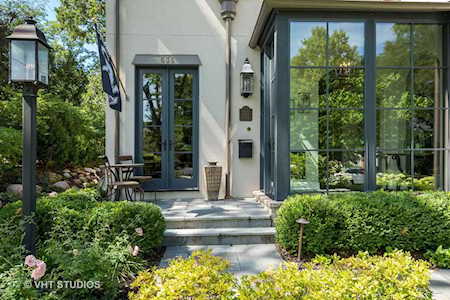 636 Division St Barrington, IL 60010