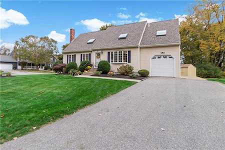 9 Kyle St Barrington, RI 02806