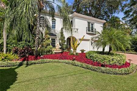 3025 W Lawn Ave Tampa, FL 33611