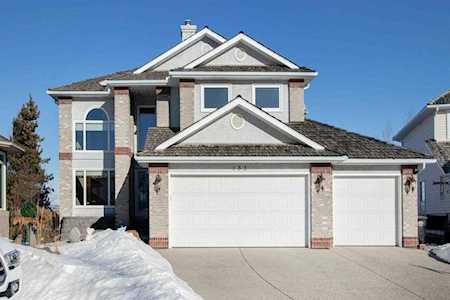 133 Valley Ridge Ct NW Calgary, AB T3B 5L4