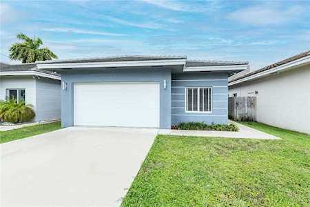 1539 NE 34th St Oakland Park, FL 33334