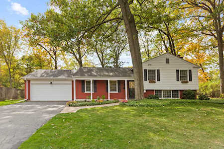1400 Woodridge Ct Deerfield, IL 60015