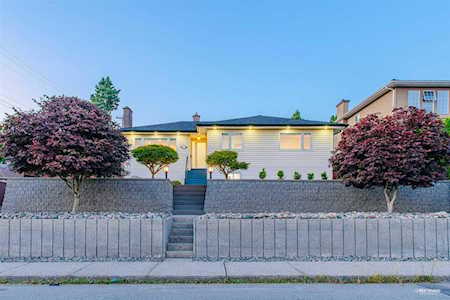5809 Sumas Street Burnaby, BC V5B 2T3