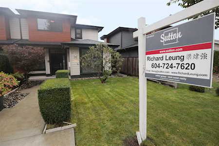 6733 Curtis Street Burnaby, BC V5B 2A9