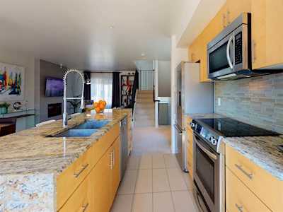 265 E 8th Street #8 North Vancouver, BC V7L 1Y9
