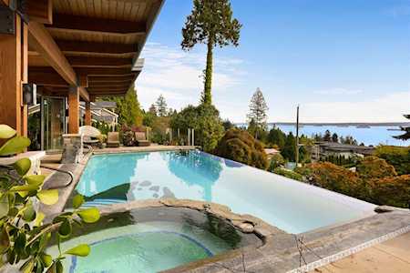 3185 Mathers Avenue West Vancouver, BC V7V 2K3