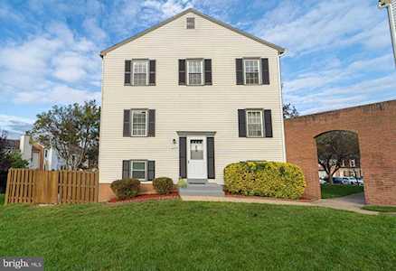 949 Sherwood Ct Sterling, VA 20164