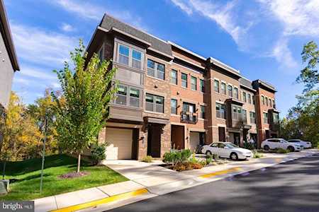 9218 Wood Violet Ct Fairfax, VA 22031