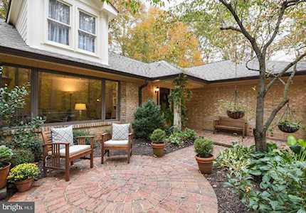 6903 Heathstone Ct Fairfax Station, VA 22039
