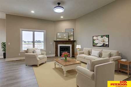 2852 Brooks Hollow Dr Fremont, NE 68025