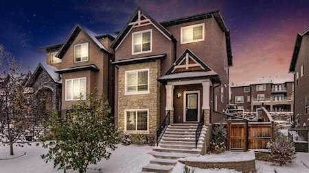 53 Aspenshire Close SW Calgary, AB T3H 0R2