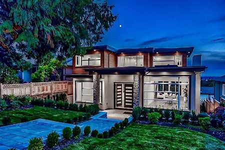 351 E 26th Street North Vancouver, BC V7N 1A9