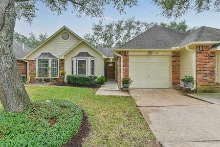 638 W Country Grove Circle Pearland, TX 77584