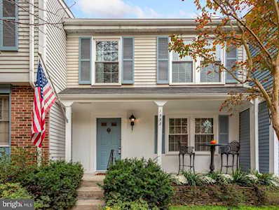 1553 Bennington Woods Ct Reston, VA 20194