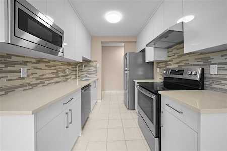 5652 Patterson Avenue #905 Burnaby, BC V5H 4C8