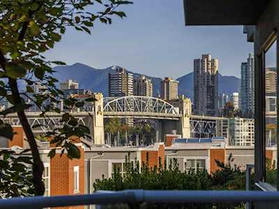 1530 Mariner Walk #206 Vancouver, BC V6J 4X9