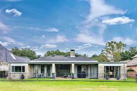 1718 Country Club Blvd Sugar Land, TX 77478