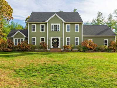 45 Hartswoods Way Bridgewater, MA 02324
