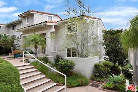 28382 Rey De Copas Lane Malibu, CA 90265
