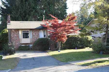 2294 Berkley Avenue North Vancouver, BC V7H 1Z7