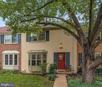 8509 Lakinhurst Ln Springfield, VA 22152