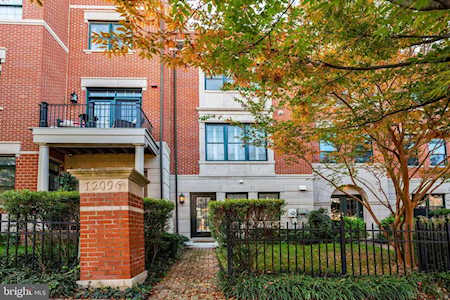 12096 Kinsley Place Reston, VA 20190