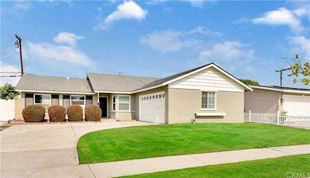 6881 Oxford Drive Huntington Beach, CA 92647