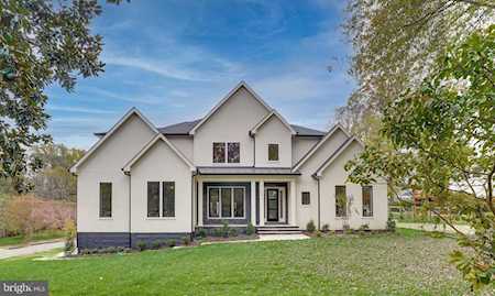 1654 Strine Dr Mclean, VA 22101