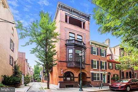 334 S 12th St #2F Philadelphia, PA 19107