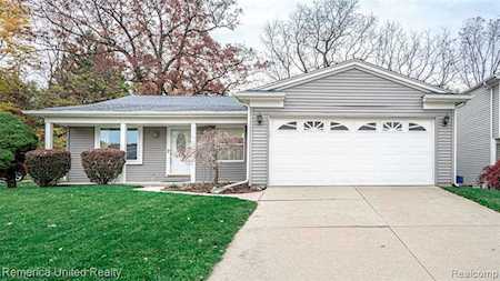 984 Hearthside St South Lyon, MI 48178