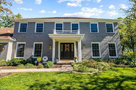 1604 Mirror Lake Dr Naperville, IL 60563