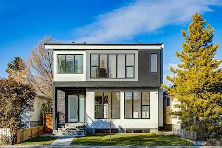 214 18 Ave NE Calgary, AB T2E 1N2