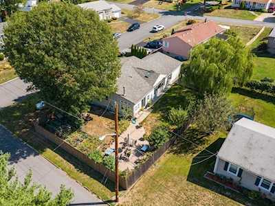 99 Brookhaven Dr East Providence, RI 02914