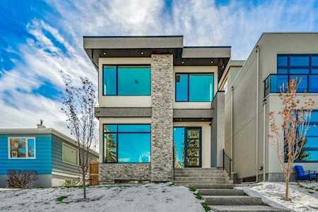 827 25 Ave NW Calgary, AB T2M 2B4