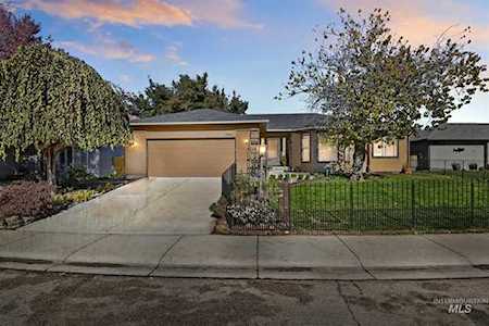 1560 E Falconrim Ct Eagle, ID 83616