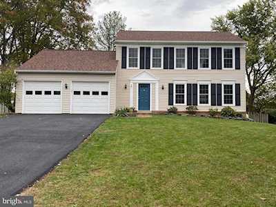 10162 Yorktown Way Great Falls, VA 22066