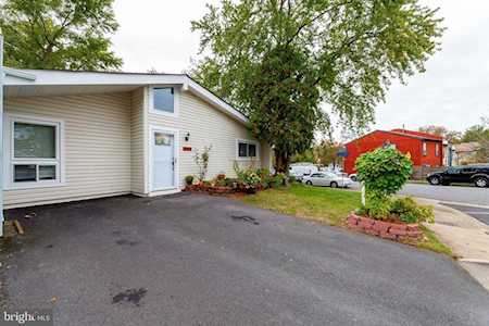 6050 Wycoff Square Centreville, VA 20120