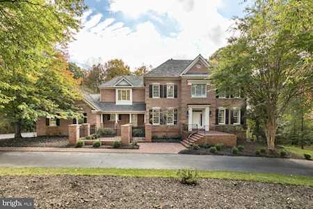 11615 Rolling Meadow Dr Great Falls, VA 22066