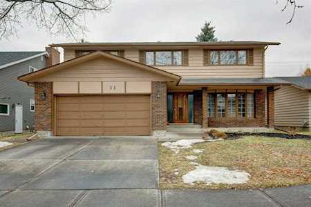 11 Woodbine Blvd SW Calgary, AB T2W 3W7