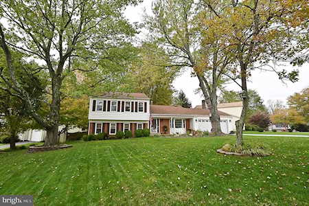8013 Point Dr Springfield, VA 22153