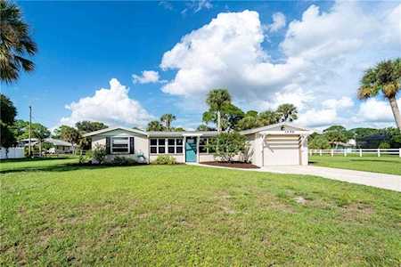 1456 Crest Dr Englewood, FL 34223