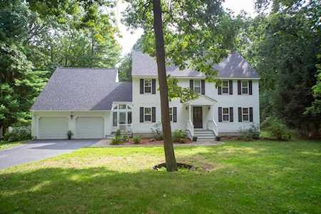 14 Ledge Hill Rd Southborough, MA 01772