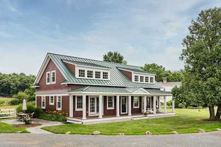 1 Hunt Drive #1B Dover, MA 02030
