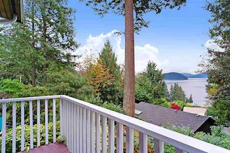 15 Lions Bay Avenue Lions Bay, BC V0N 2E0