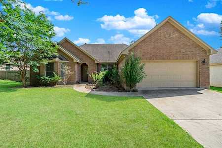145 W April Waters Dr Montgomery, TX 77356