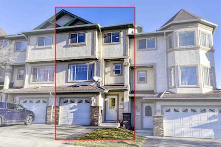92 Holmwood Ave NW Calgary, AB T2K 6K7