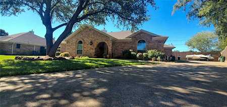 2313 Farrington Lane Hurst, TX 76054