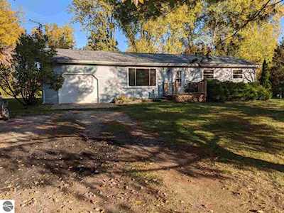 2153 Ben Drive Mt Pleasant, MI 48858