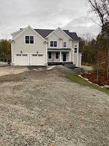 8 Boyden Ln Walpole, MA 02081