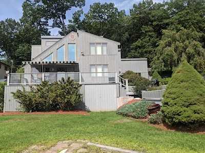 2 Willis Dr Charlton, MA 01507